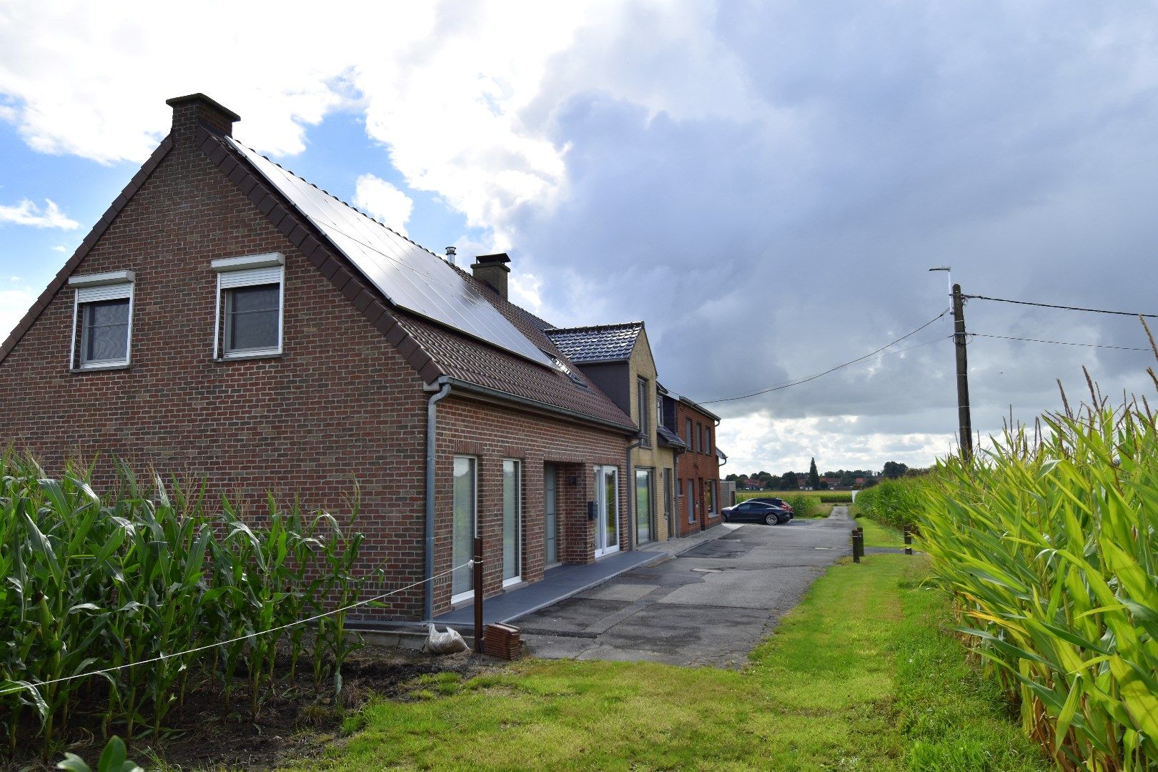 Unieke 4-slaapkamer woning omgeven door rust en natuur te koop in Gullegem foto 2