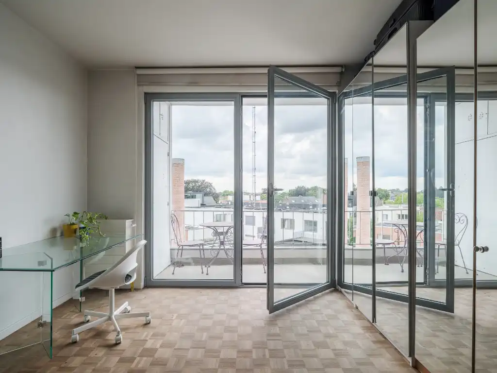 Ruim tweeslaapkamerappartement met verzicht nabij het Citadelpark en stadscentrum. foto 7