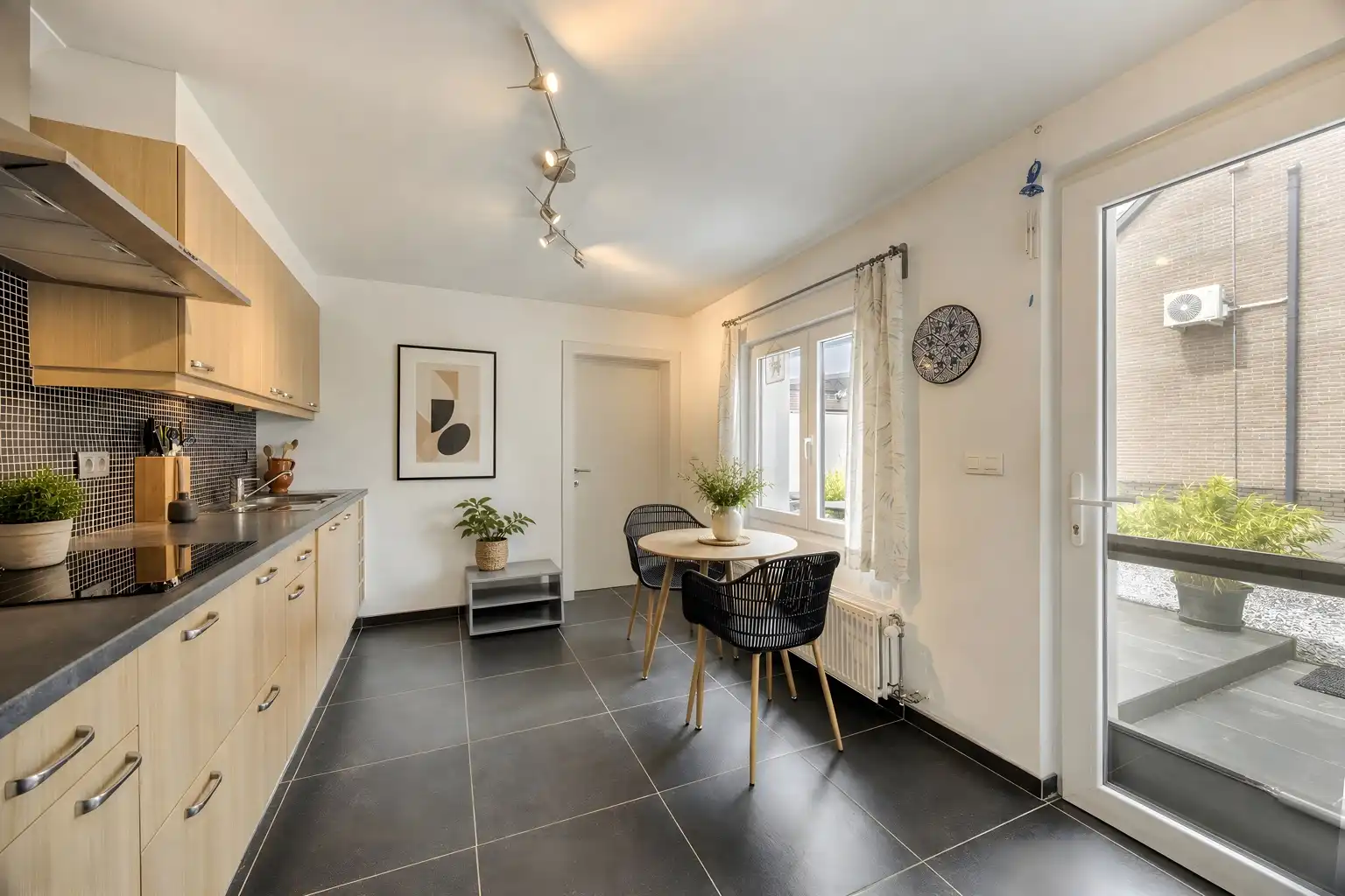 Instapklare woning in doodlopende straat te Vertrijk foto 12