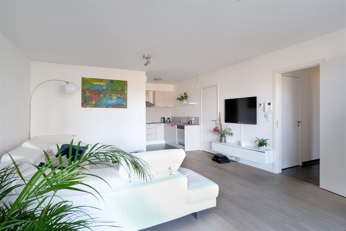Ruim en modern appartement in het groene Wijnegem foto 2