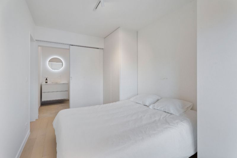 Gerenoveerd 3 slaapkamer, 2 badkamer appartement op de zeedijk in Sint-Idesbald met balkon foto 7