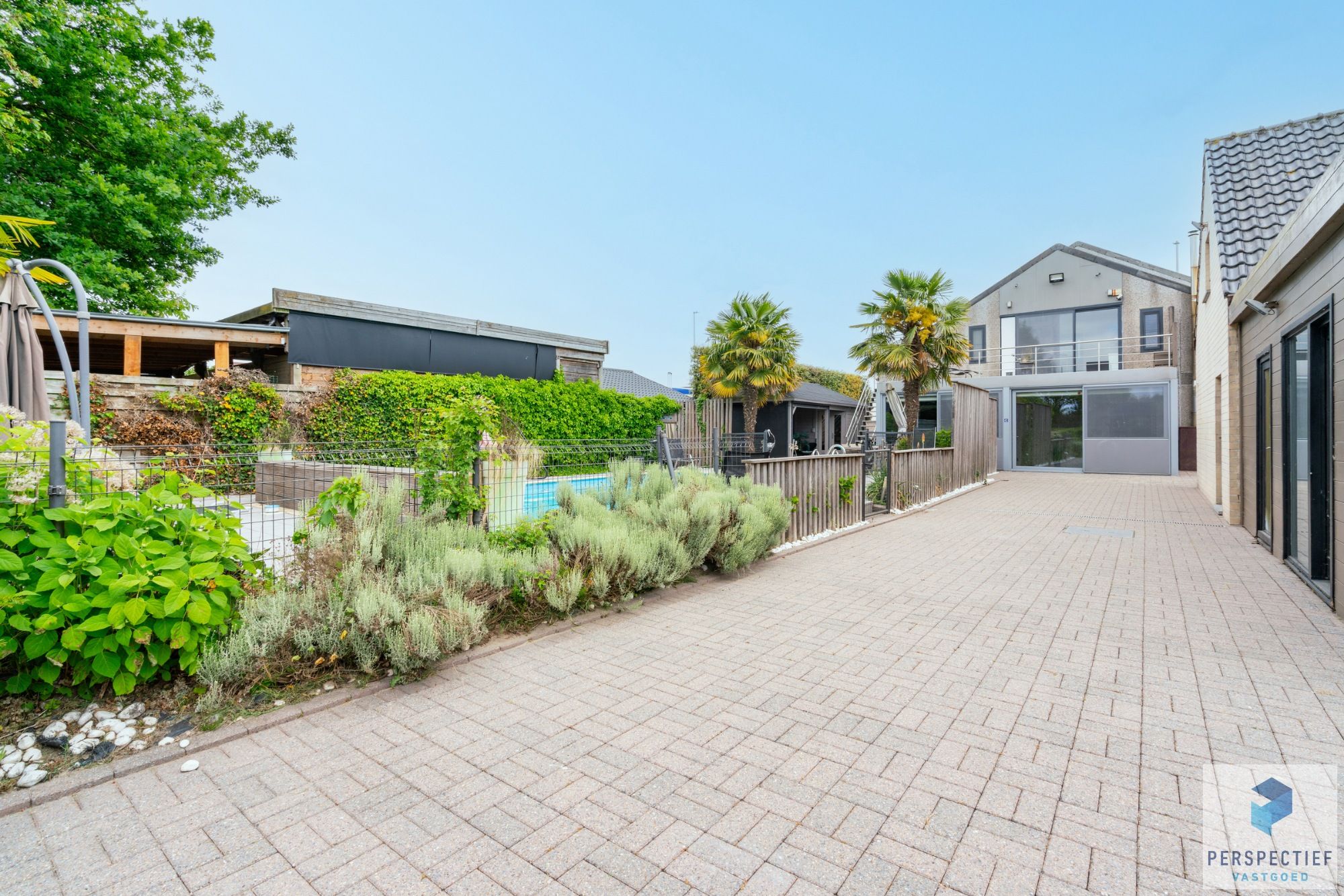 Handelspand met Winkelruimte, Magazijn en Woonst op 1.682 m² foto 11