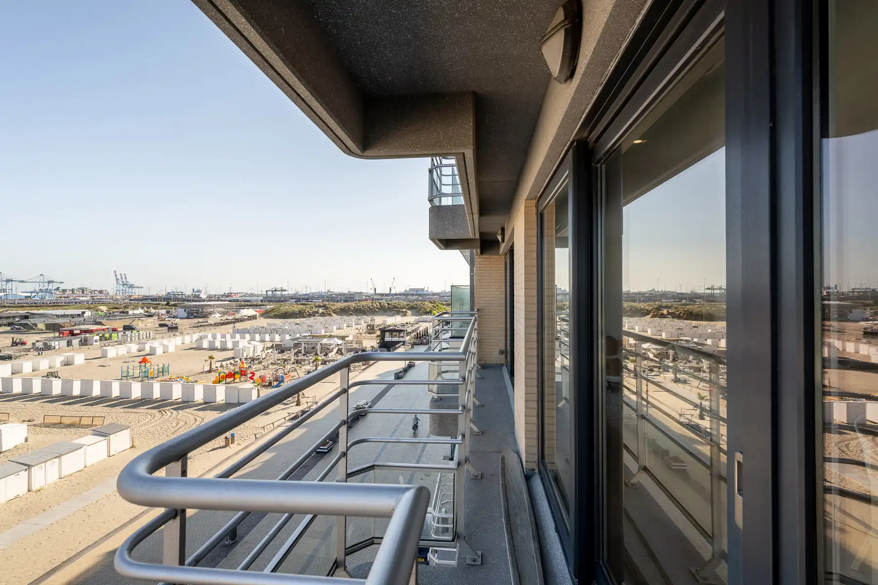 Stijvol afgewerkt appartement met frontaal zeezicht te Zeebrugge foto 2