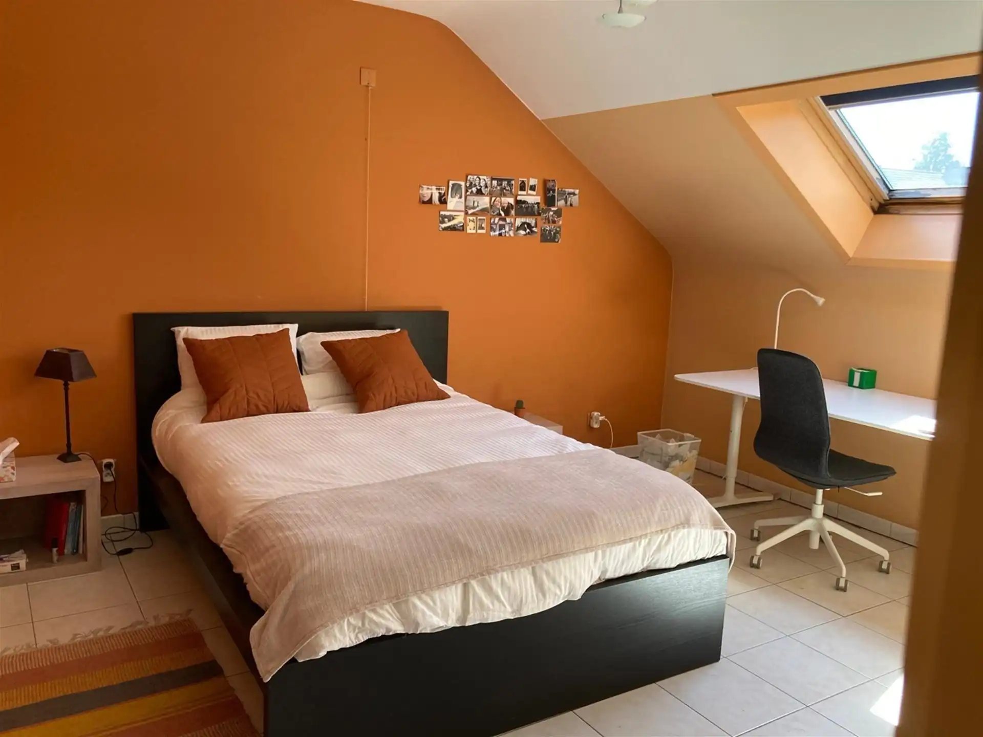 Gunstig gelegen verrassend ruim 2 slaapkamer dakappartement. foto 15