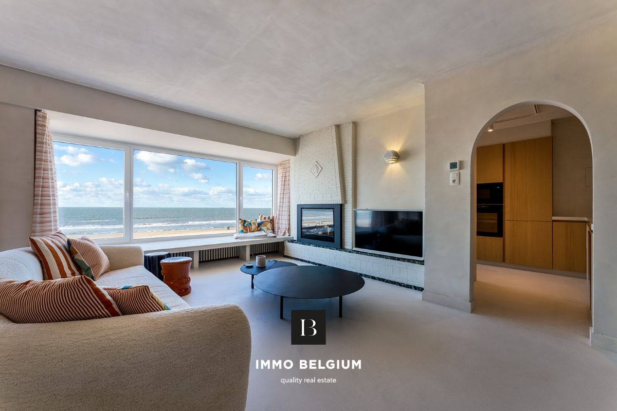 Ruim en luxueus afgewerkt appartement aan de zeedijk, met panoramisch zeezicht foto {{pictureIndex}}