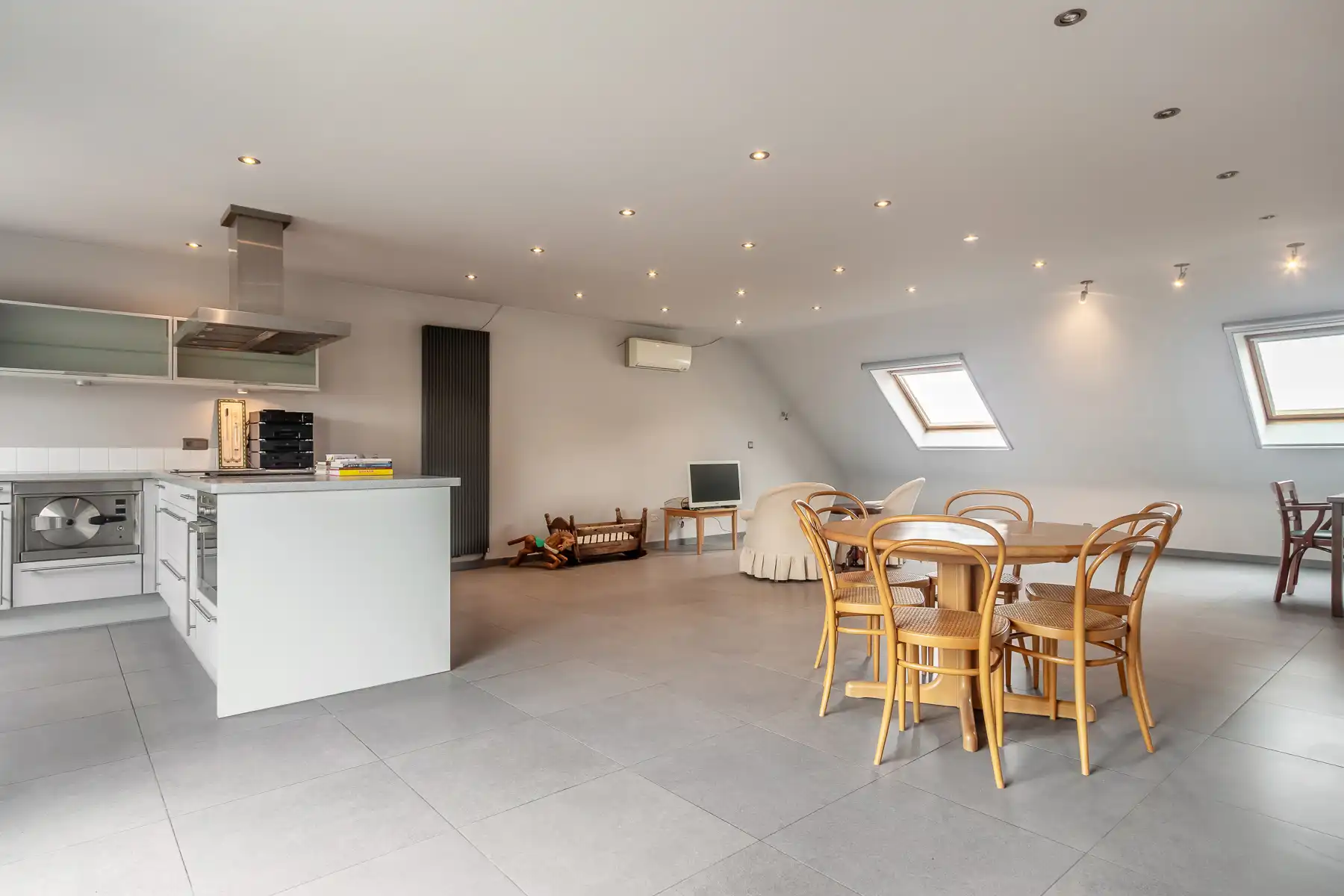 Ruim, triplex appartement met 1 slaapkamer vlakbij centrum foto 6