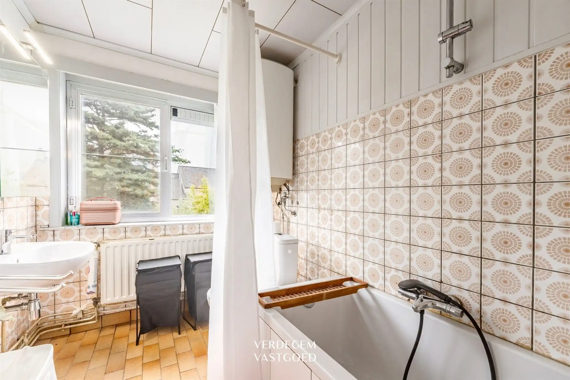 Charmante woning met 3 slaapkamers, garage en diepe tuin 1.010m² met open zicht foto 11