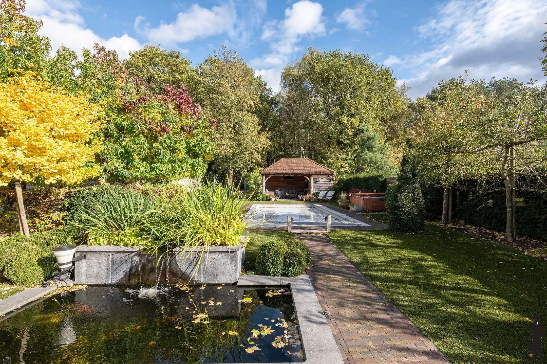 Unieke villa met studio en zwembad op maar liefst 4.270 m² foto 24