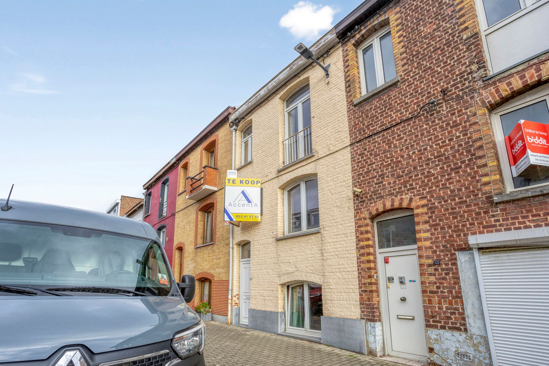 Te renoveren woning met zeer goede ligging! foto 2