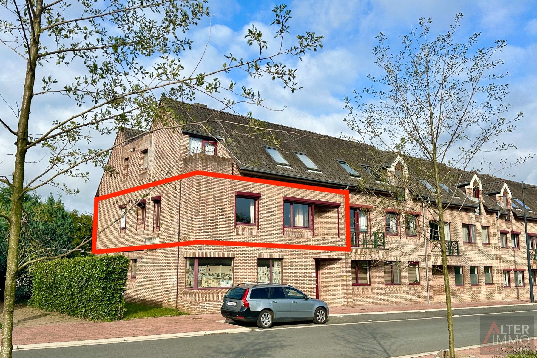 Goed onderhouden appartement uit 1990 (NBO 81m2) met 2 slaapkamers en een inpandige garage vlakbij Zolder-centrum. foto 1