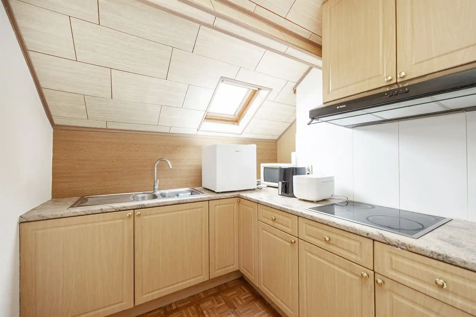 Ruim appartement met 4 slaapkamers en tuin! foto 4