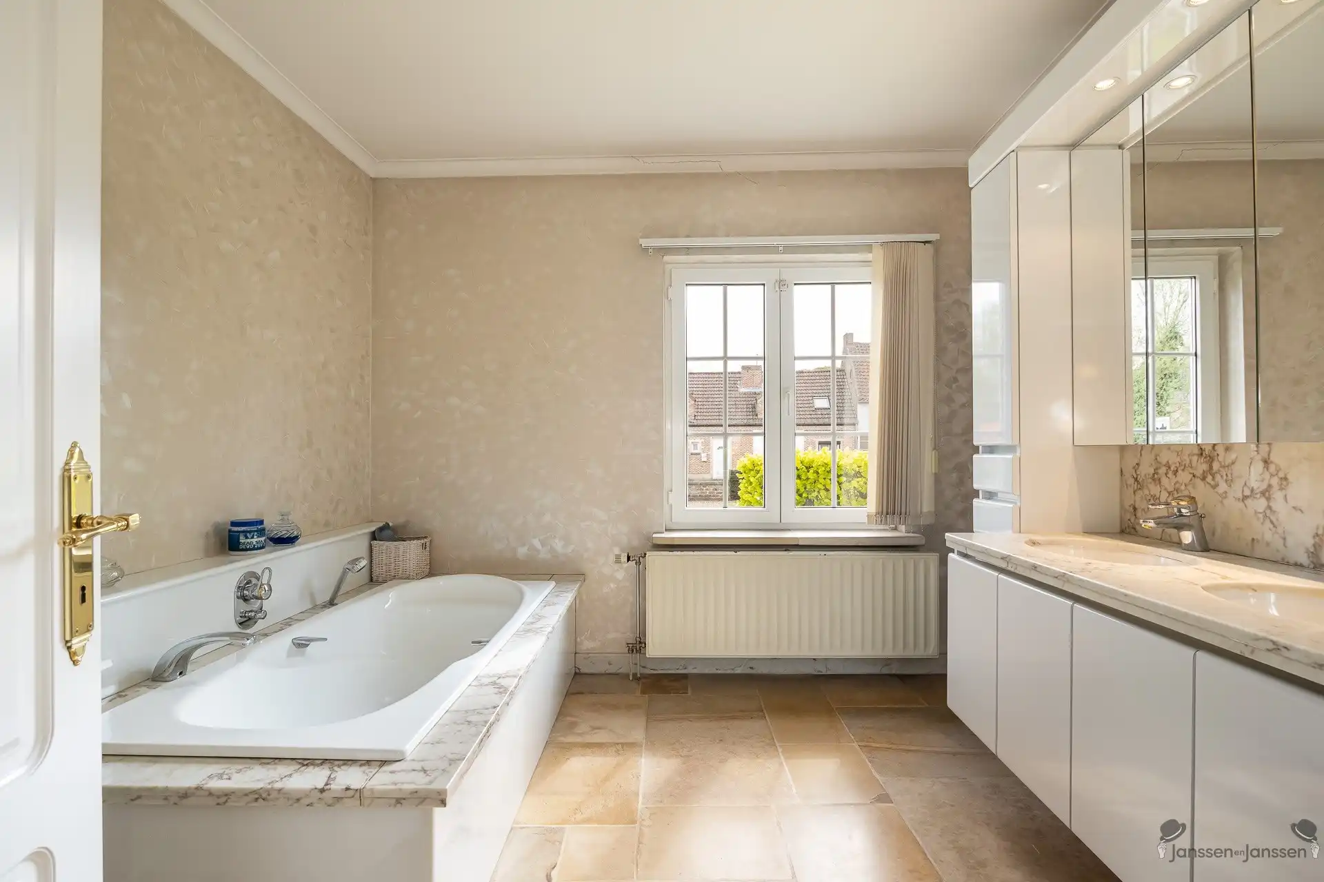 Karaktervolle woning met prachtig zicht op eigen natuurdomein foto 13