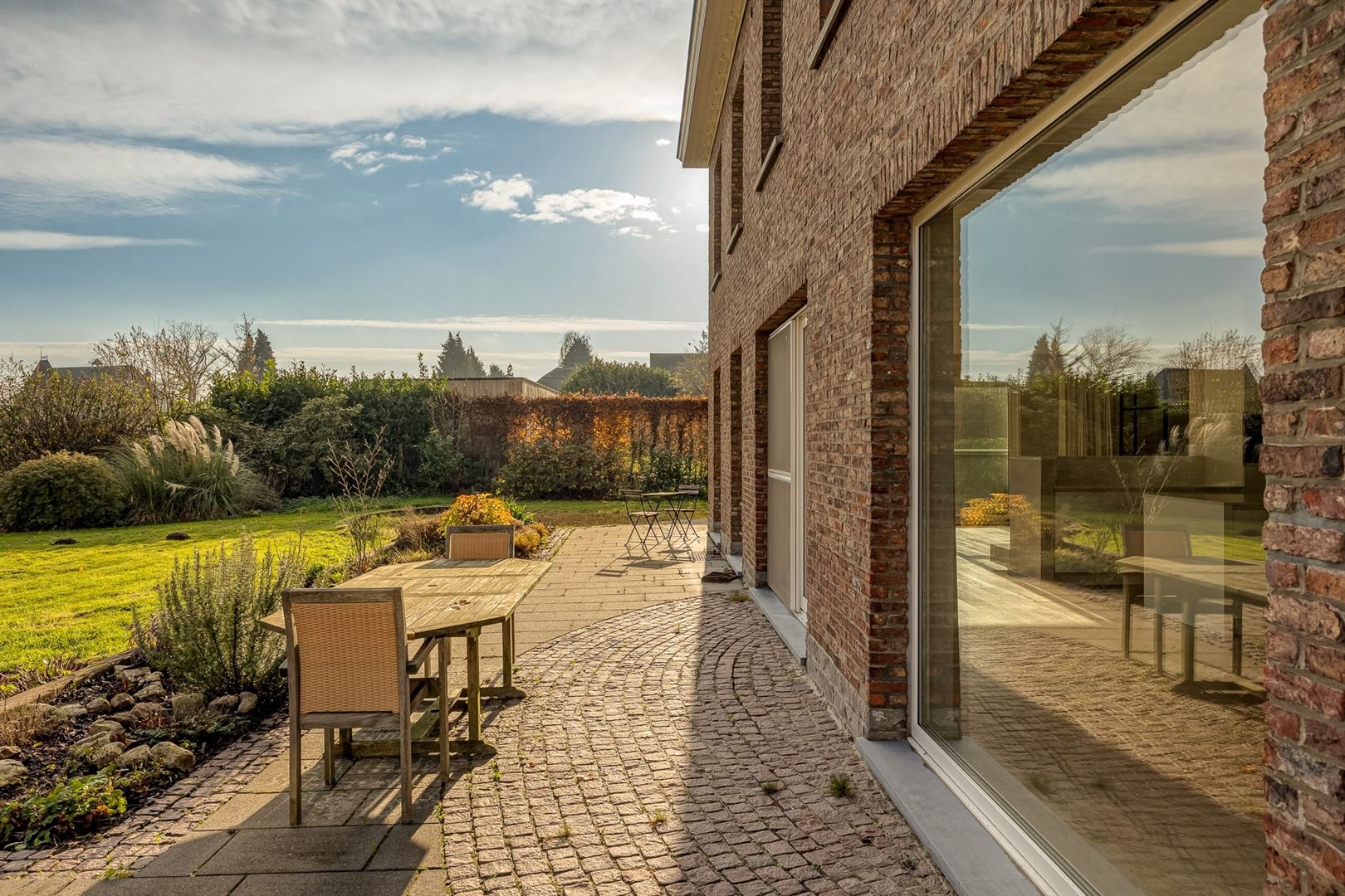 Een herenhuis met grandeur en een tuin om van te dromen foto 37