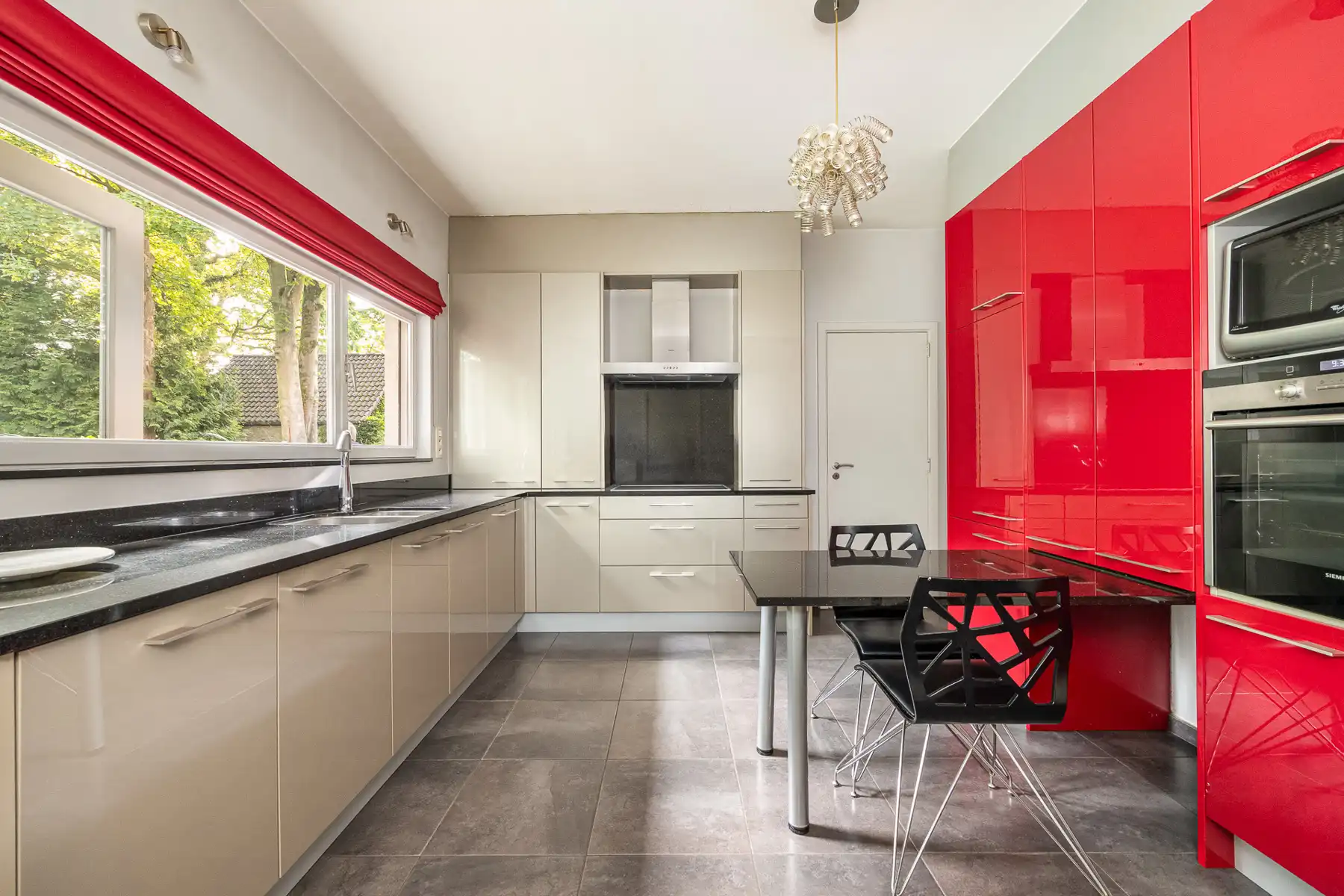 Rustig gelegen te renoveren villa op de grens met Schilde foto 7