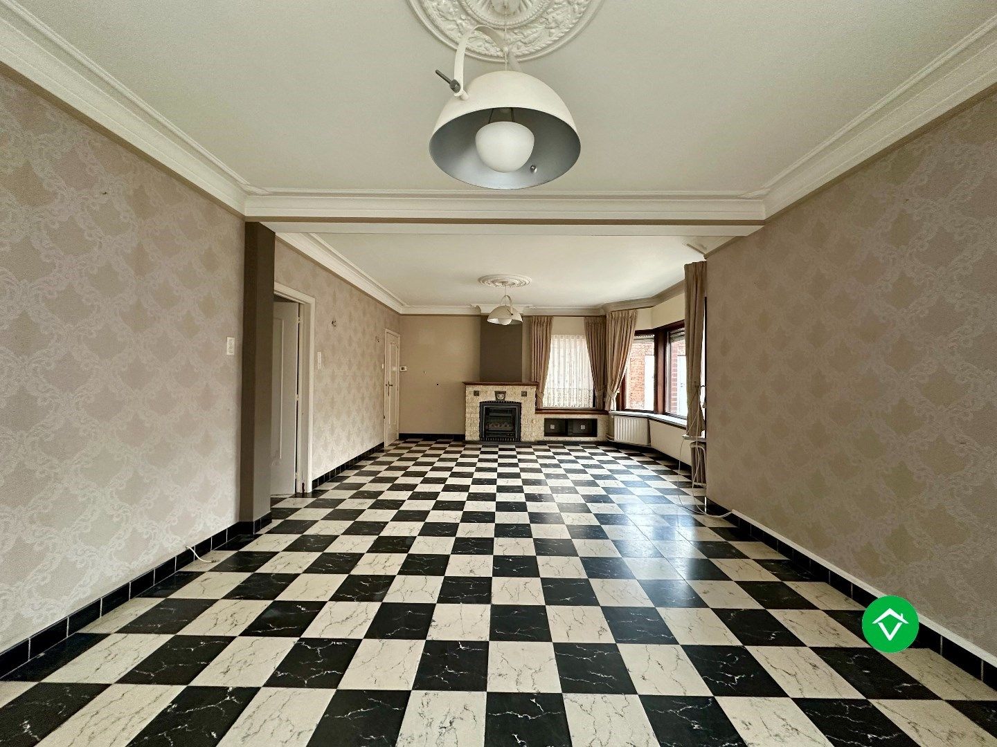 Op te frissen woning met vier slaapkamers te Eernegem foto 4