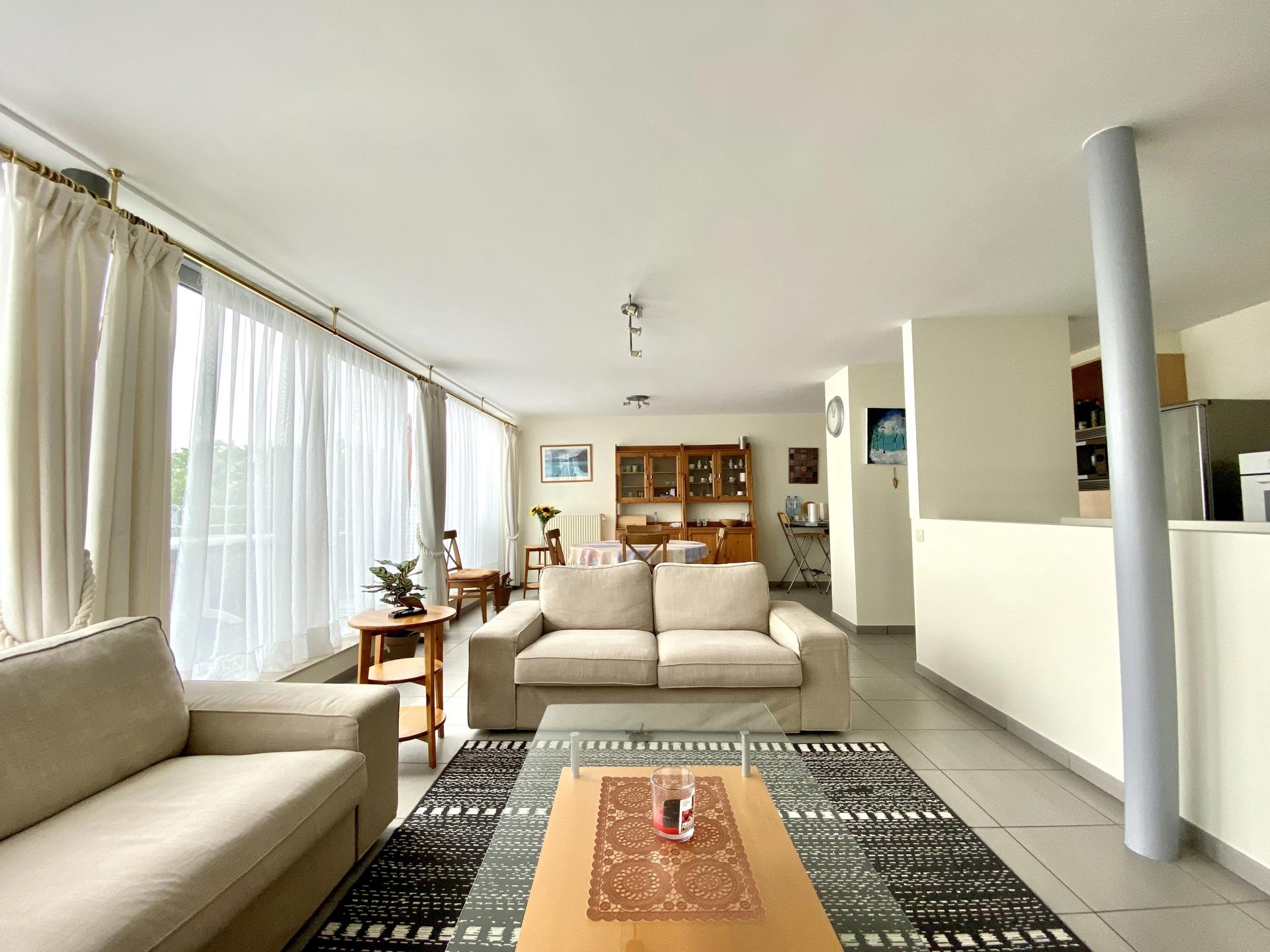 Duplex-penthouse met 3 slaapkamers en terras in Evere foto {{pictureIndex}}