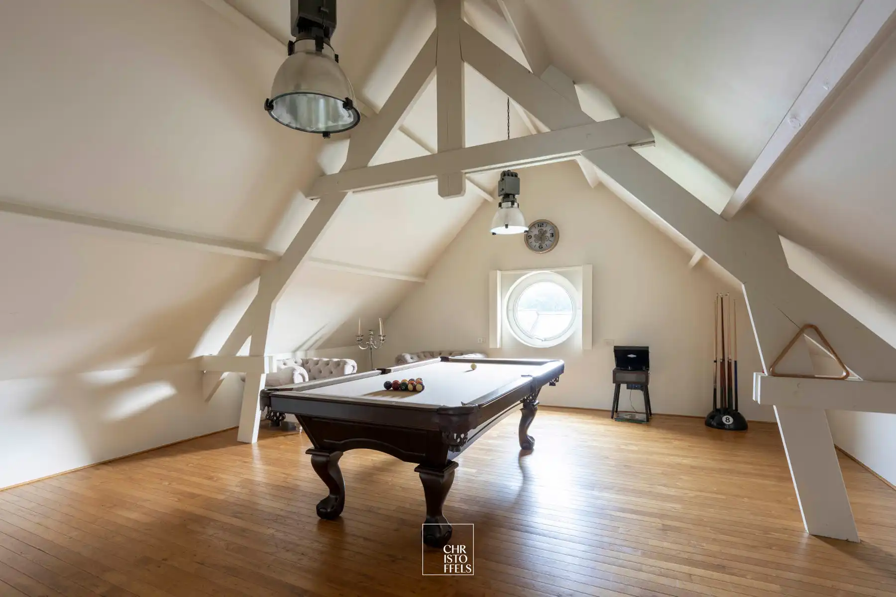 Exclusief landhuis met buitenzwembad op perceel van 2.787m² aan de bosrand. foto 20