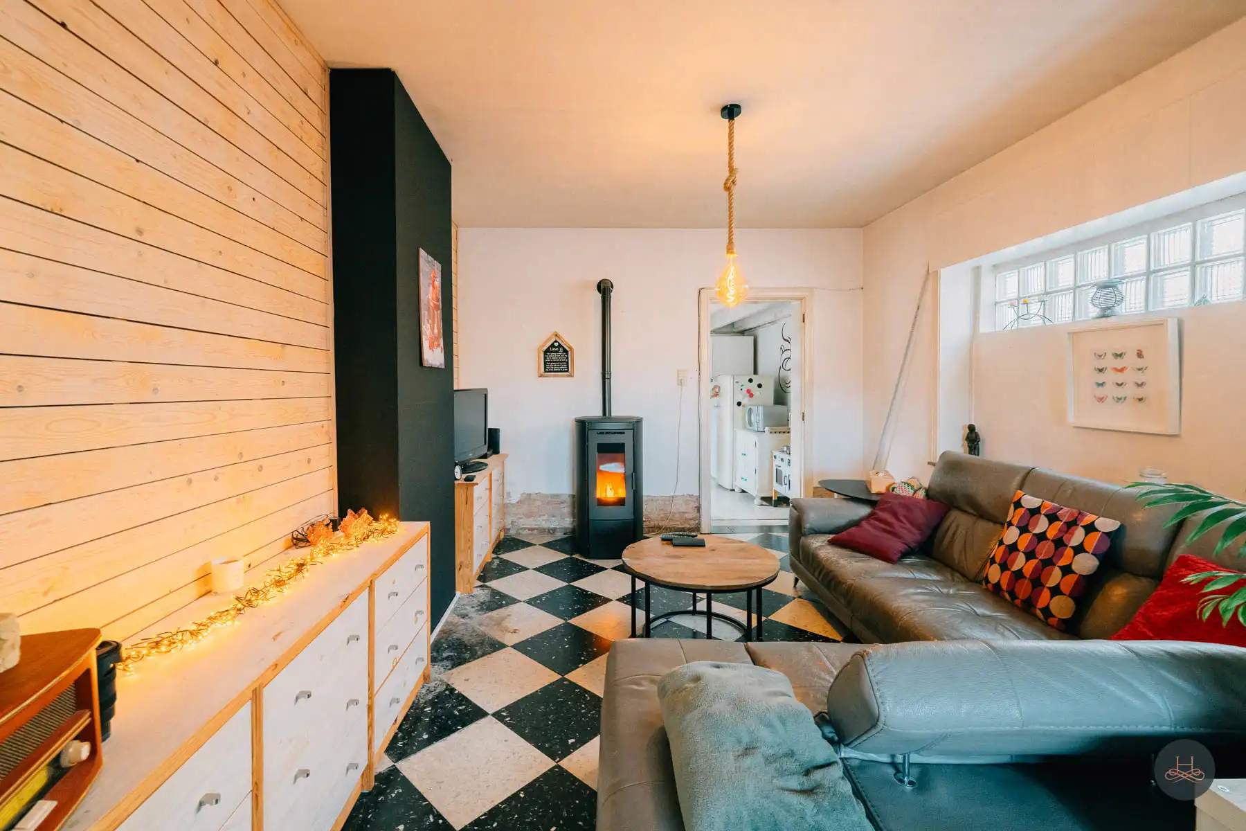 Gezinswoning met renovatiepotentieel op knap perceel foto 6