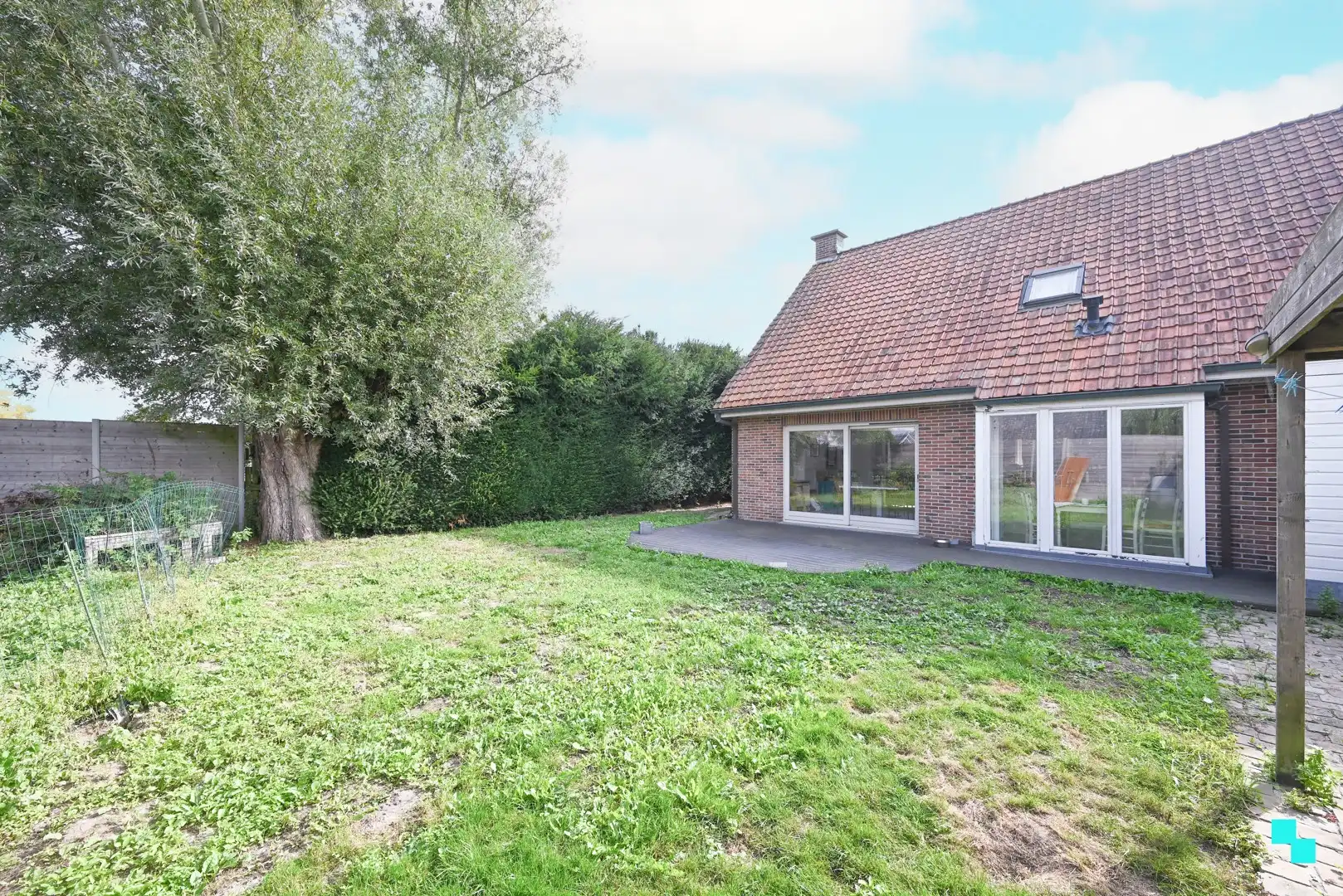 Alleenstaande, te renoveren villa in residentiële buurt foto 34