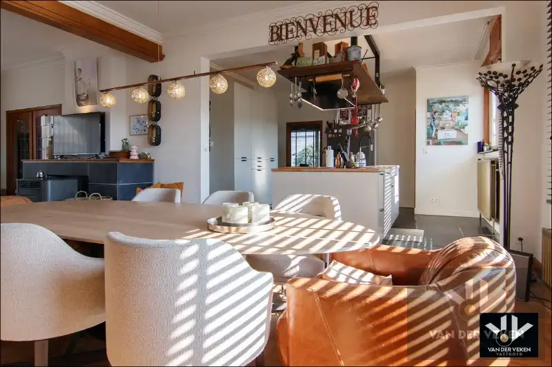 GROTENDEELS GERENOVEERDE GEZINSWONING foto 11