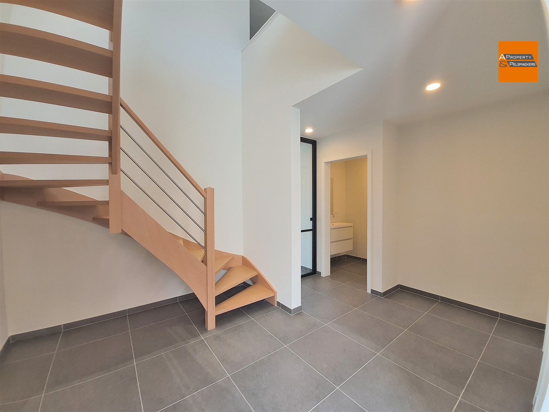 Nieuwbouw woning met 3 slaapkamers en tuin op toplocatie foto 12