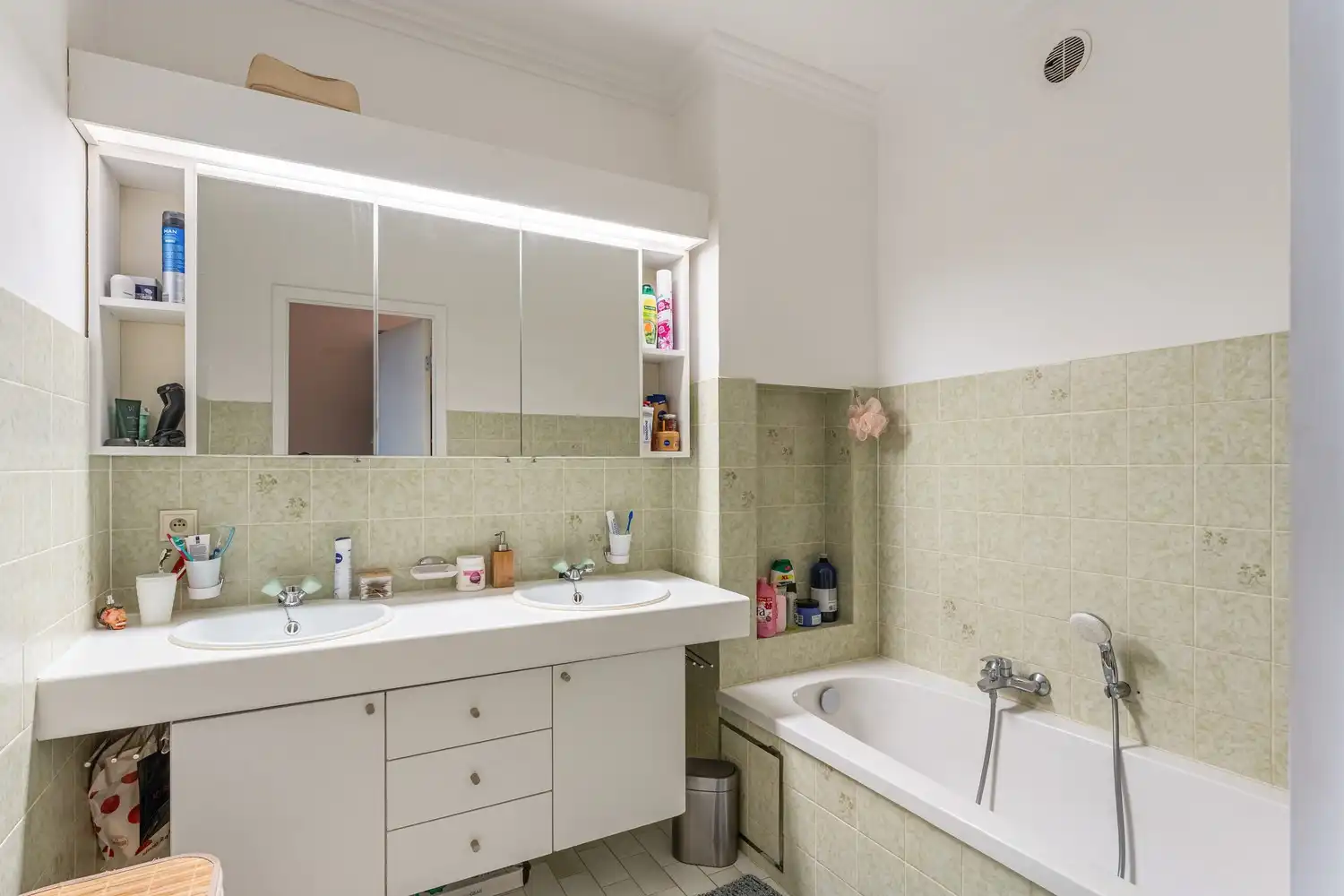 Centraal gelegen appartement met 2 slaapkamers, kelder en een autostaanplaats foto 11