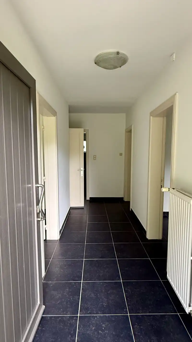 --- NOUVEAU --- Bungalow quatre façades avec 2 chambres, garage et grand jardin dans un environnement verdoyant. foto 7