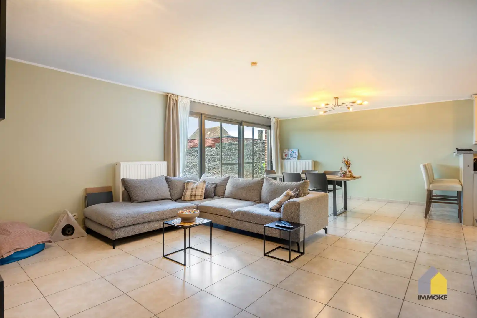 Gelijkvloers appartement (120 m²) met ruime woonkamer, 2 slpks. en terras. foto 5