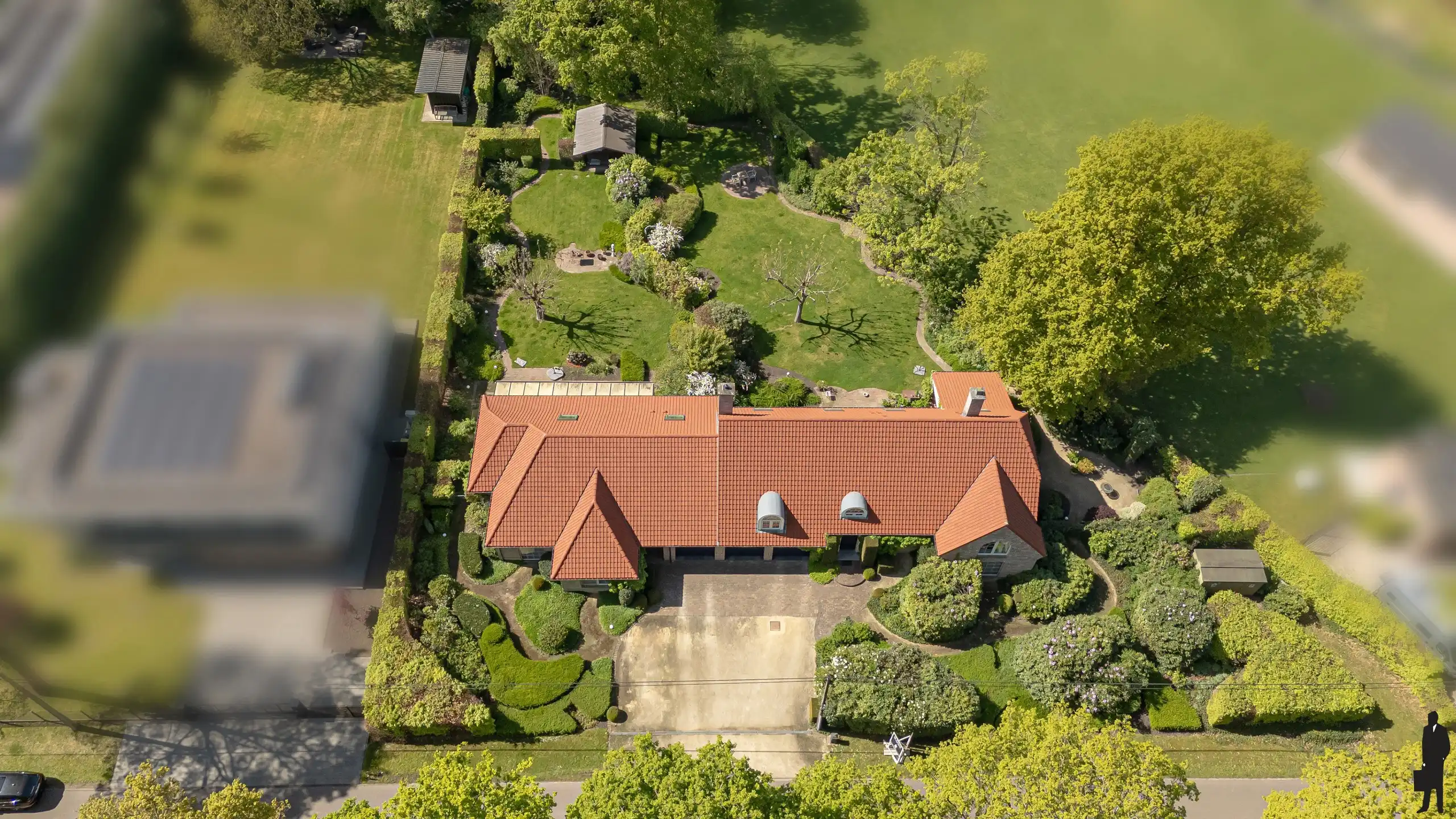 Riante villa met maar liefst 498m² woonopp. nabij Bels groen foto 20