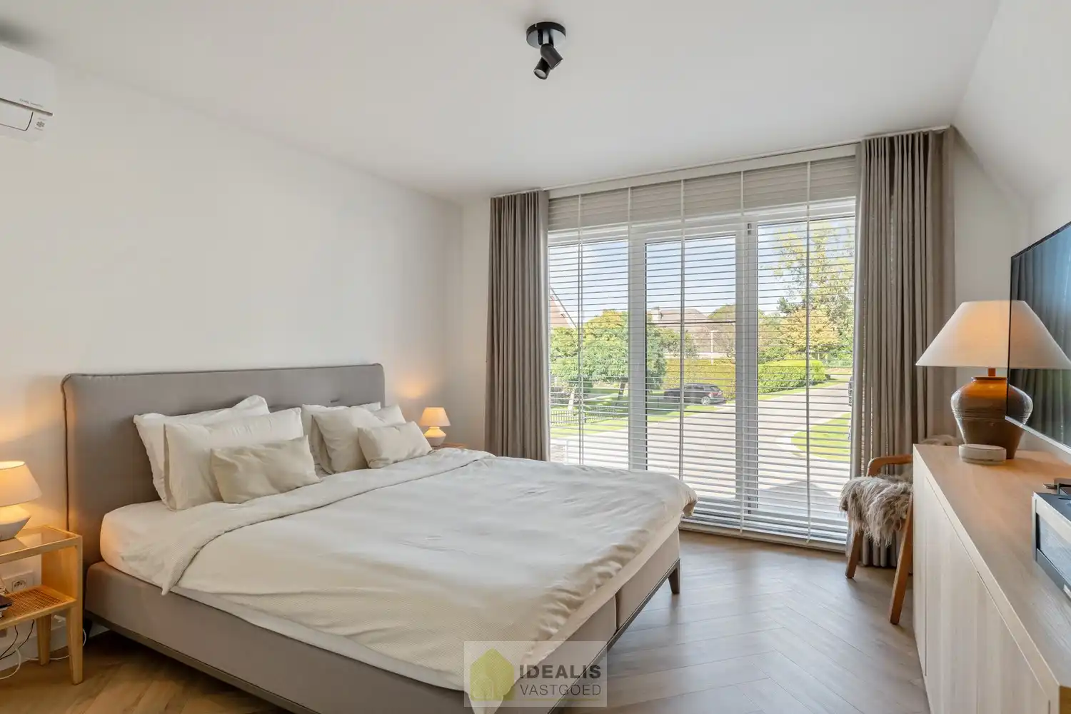 IDEALIS VASTGOED – Een prachtige instapklare woning in het fijne Hamont op een steenworp van de NL-grens! foto 27