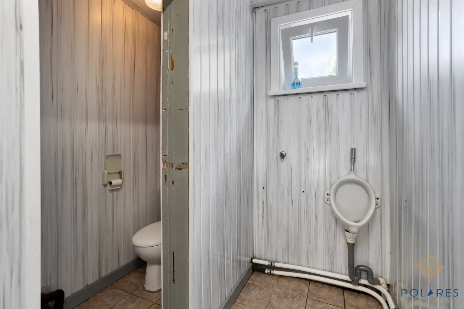 Goed gelegen taverne met woonst en grote parking foto 19