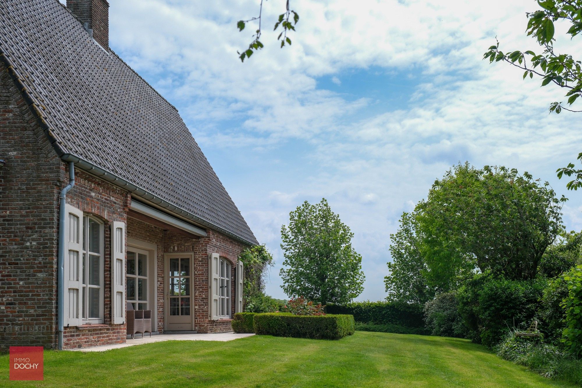 Landelijk gelegen standingvolle VILLA met toegangsweg foto 10