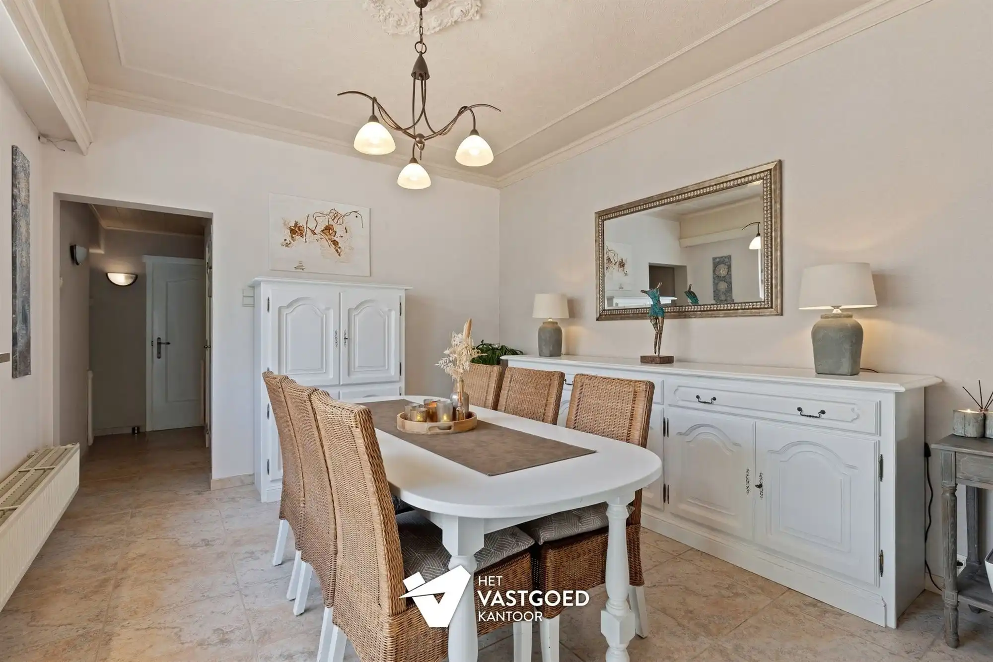 INSTAPKLAAR GELIJKVLOERS APPARTEMENT MET TERRAS, TUIN EN GARAGE foto 6