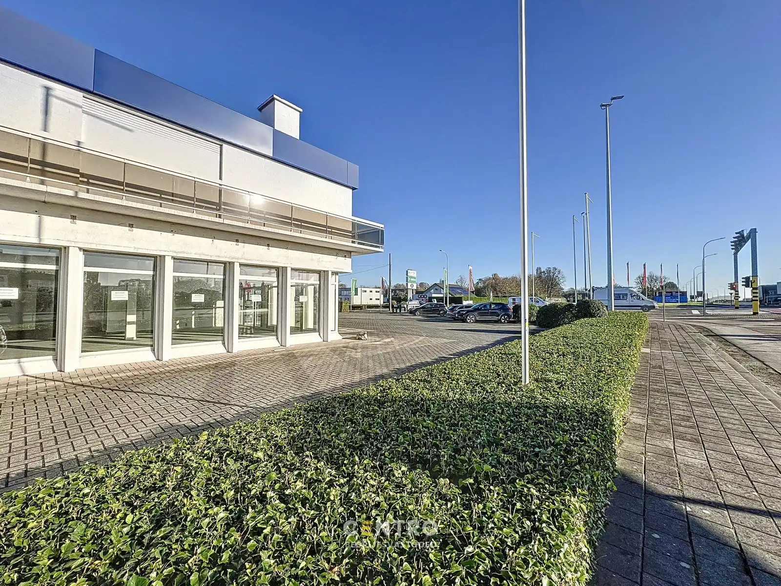 Schitterend gelegen KANTOOR/WINKELRUIMTE (AAA-locatie met TOP visibiliteit !) te Roeselare. foto 19