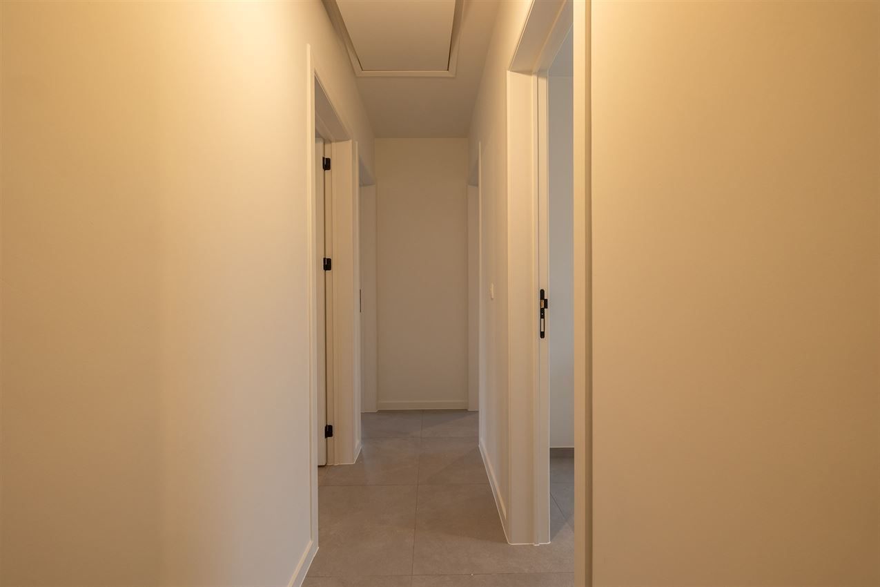 Instapklare nieuwbouwwoning op ruim perceel met 3 slk foto 30