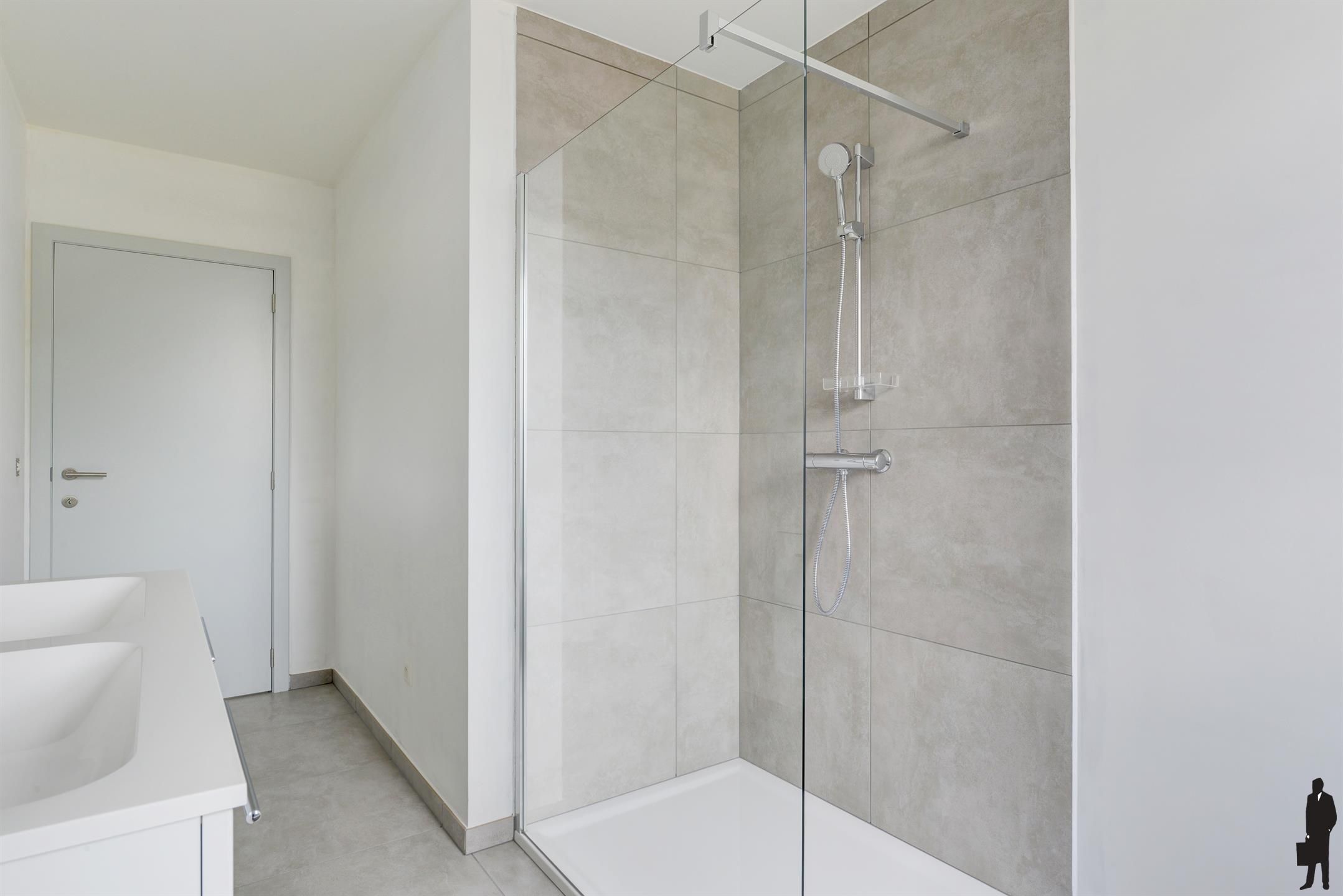 Modern appartement met 3 slaapkamers en terras foto 10