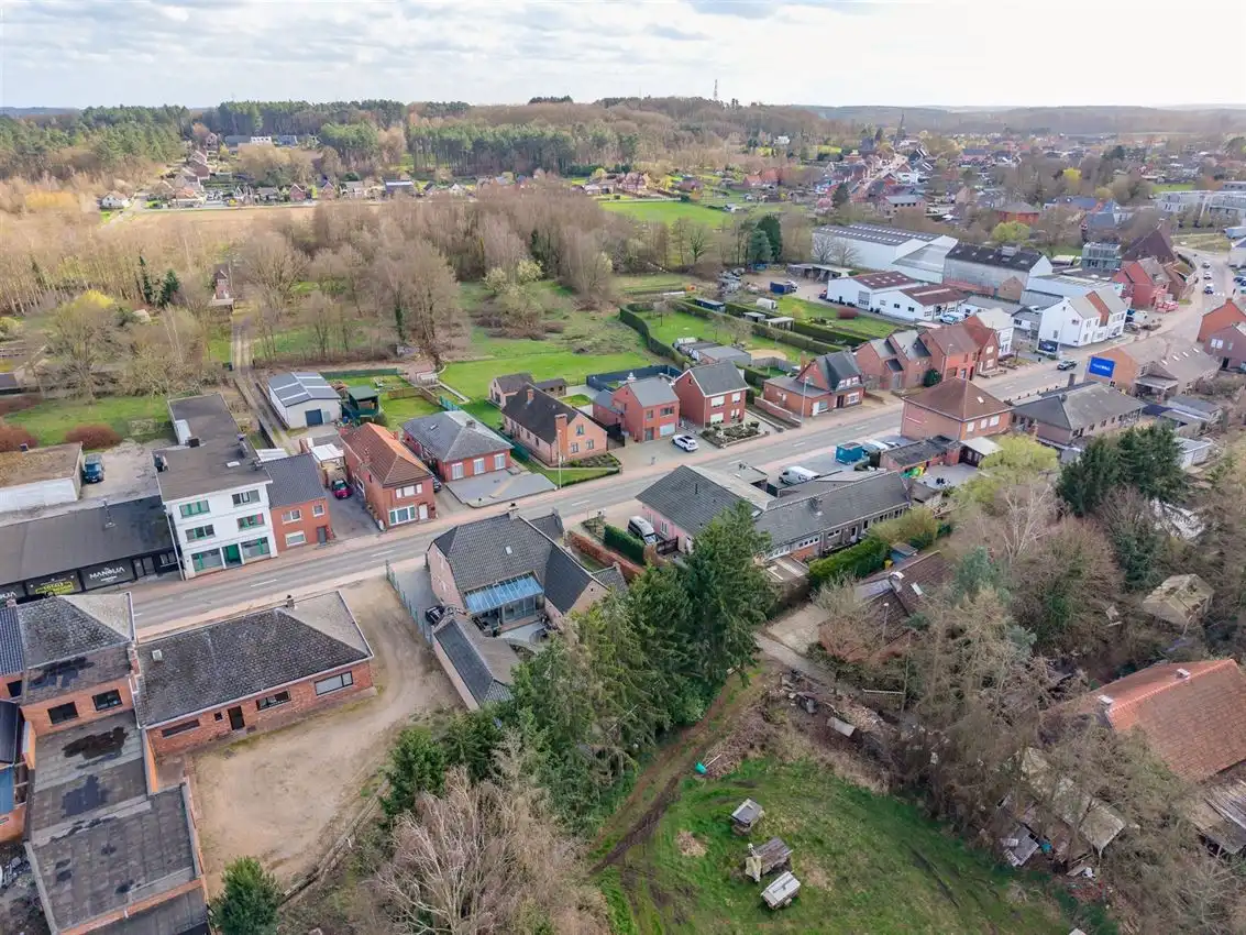 Handspand met ruime woonst en magazijn foto 21