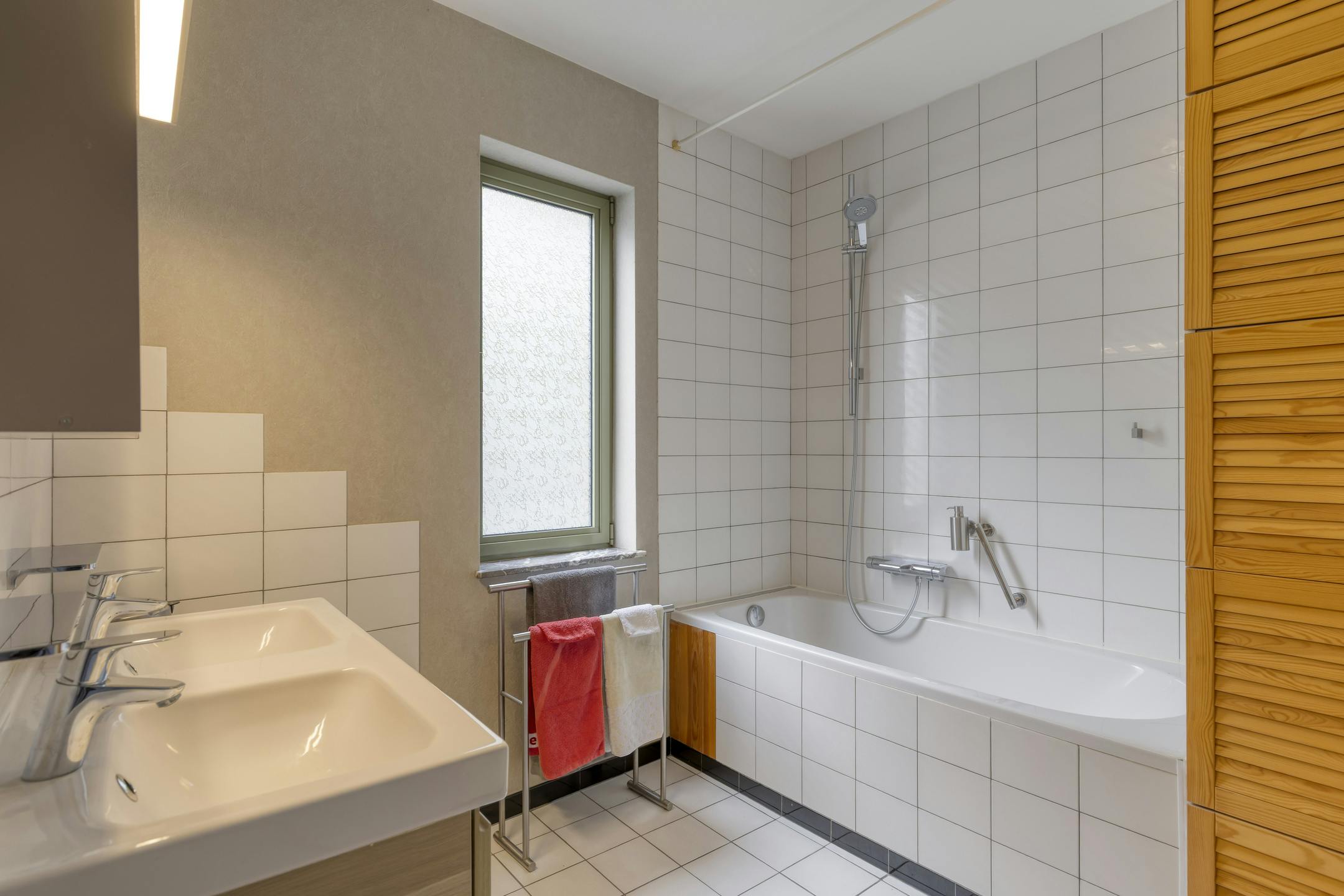 Ruim huis met 5/6 slaapkamers, garage en tuin in Boom foto 17