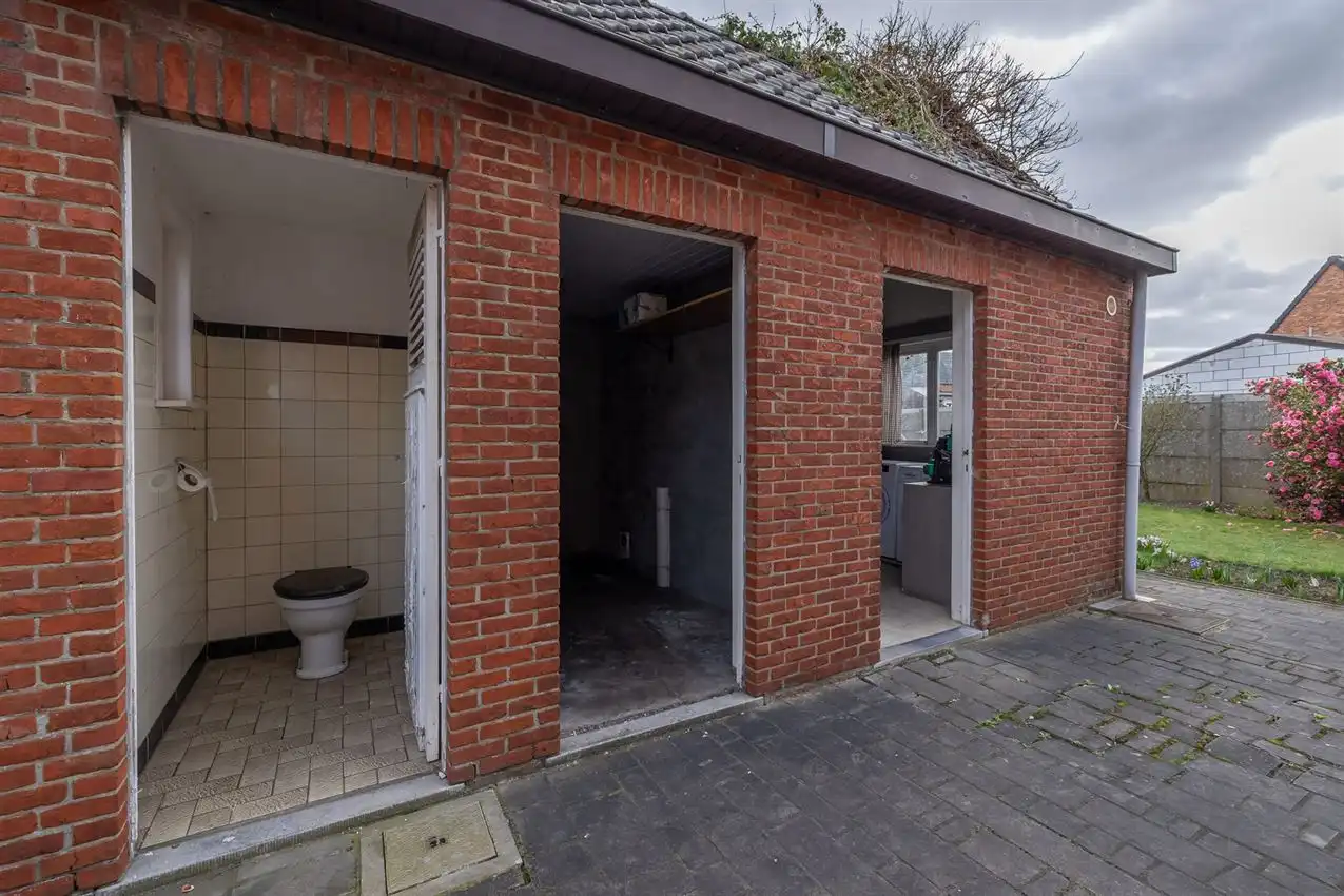 Rustig gelegen te renoveren woning met 3 slk foto 45
