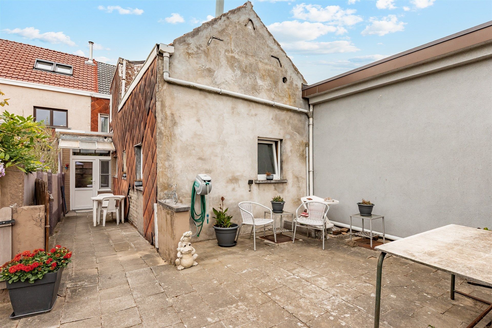 Gezinswoning met vier slaapkamers, garagegebouw en grote tuin op 1705 m² foto 19
