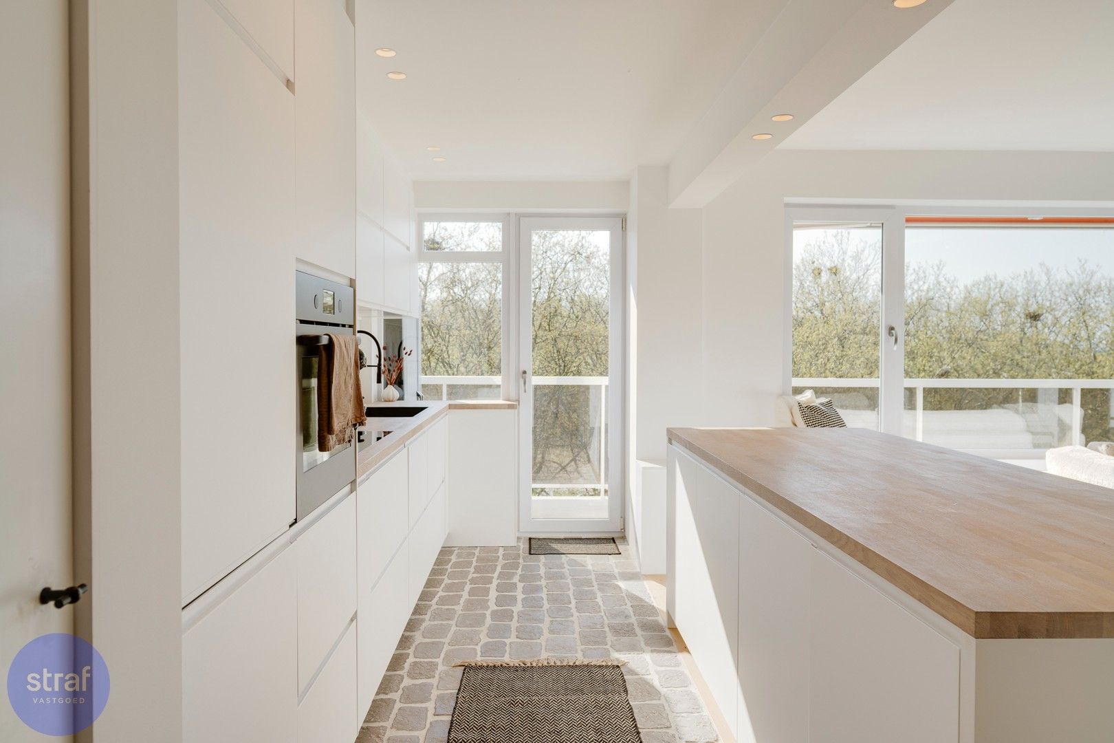 Zalig wonen op Linkeroever – in een gerenoveerd appartement met zicht op groen foto 5