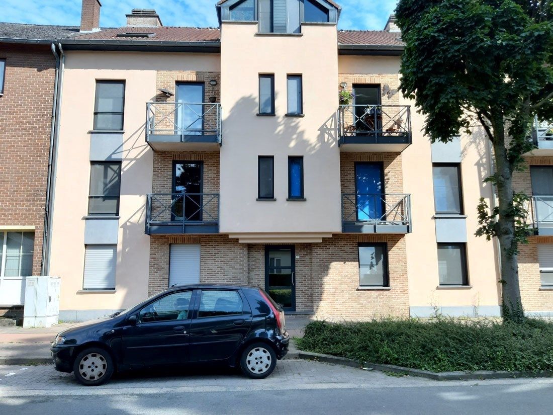 Gunstig gelegen duplex appartement te Genk foto {{pictureIndex}}