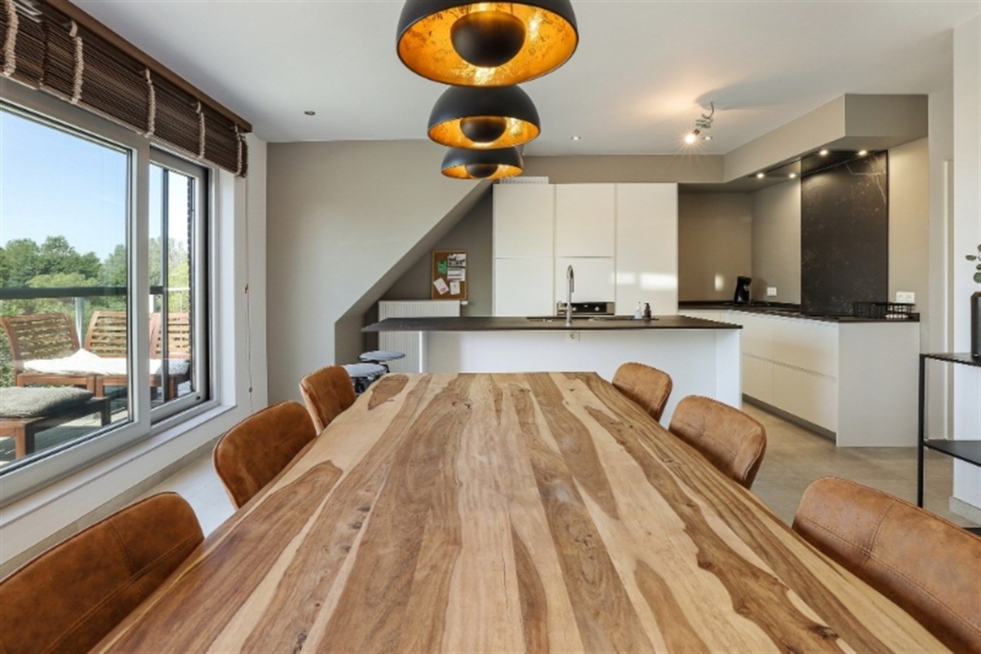 Prachtig recent appartement met 2 slaapkamers in de stadsrand foto 4