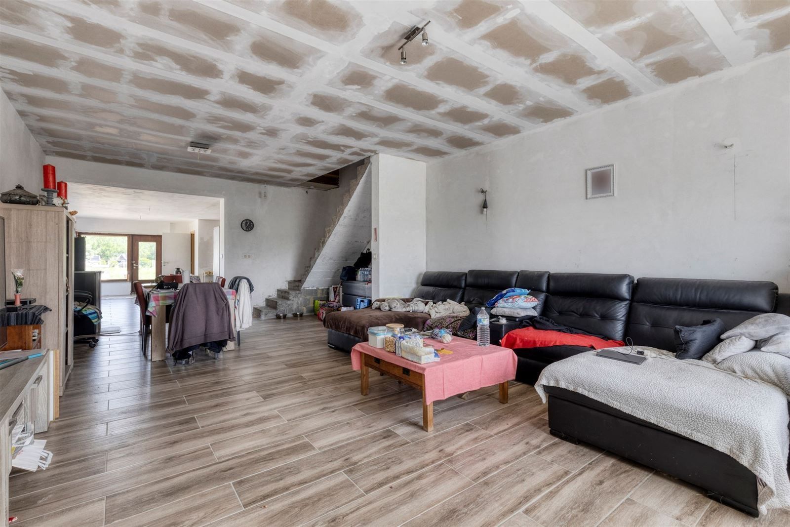 Verder te renoveren woning met grote tuin!  foto 3