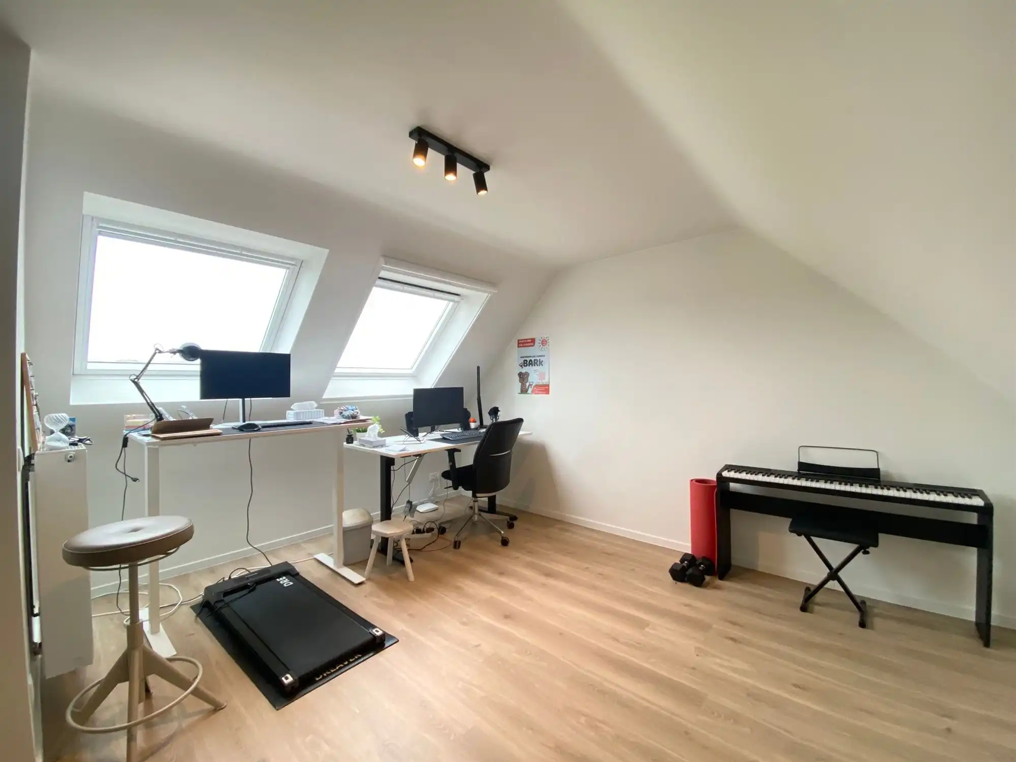 Mooi afgewerkte halfopen woning met 4 slaapkamers en inpandige garage foto 19
