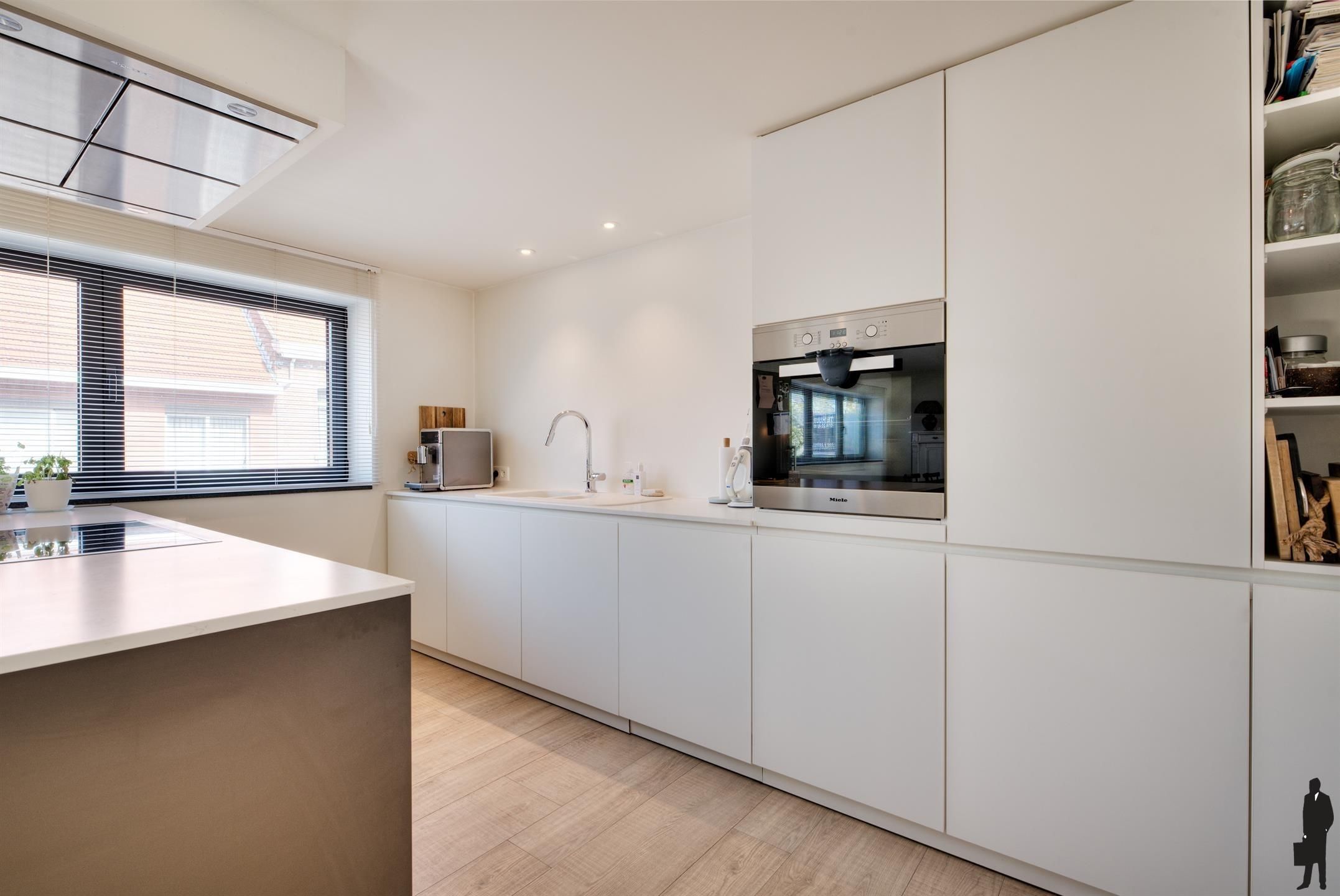 Ruime duplex met 3 slpk, carport, terras en tuin foto 6