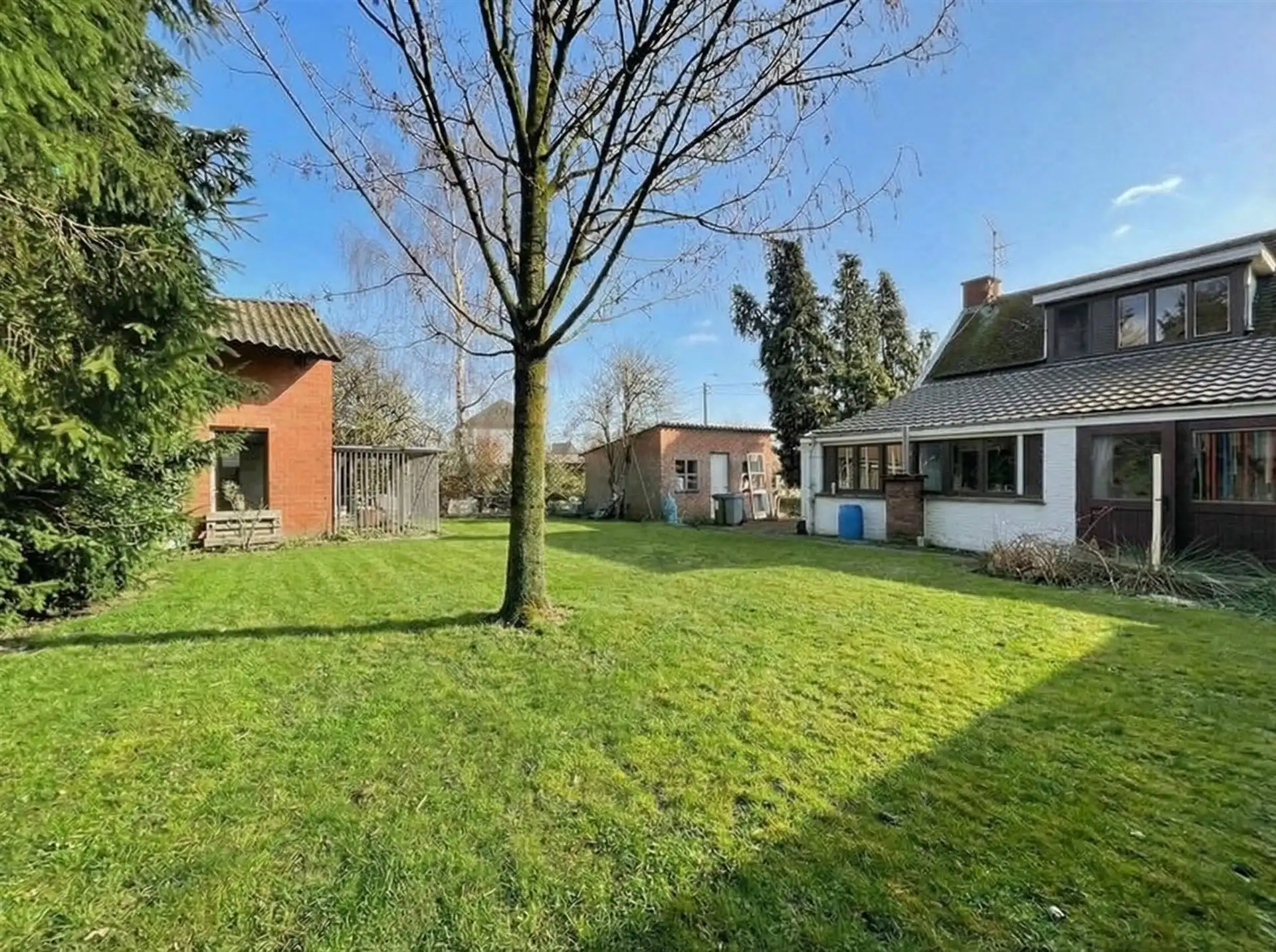 Te renoveren woning met schuur op prachtig perceel van 2.120m² foto 3