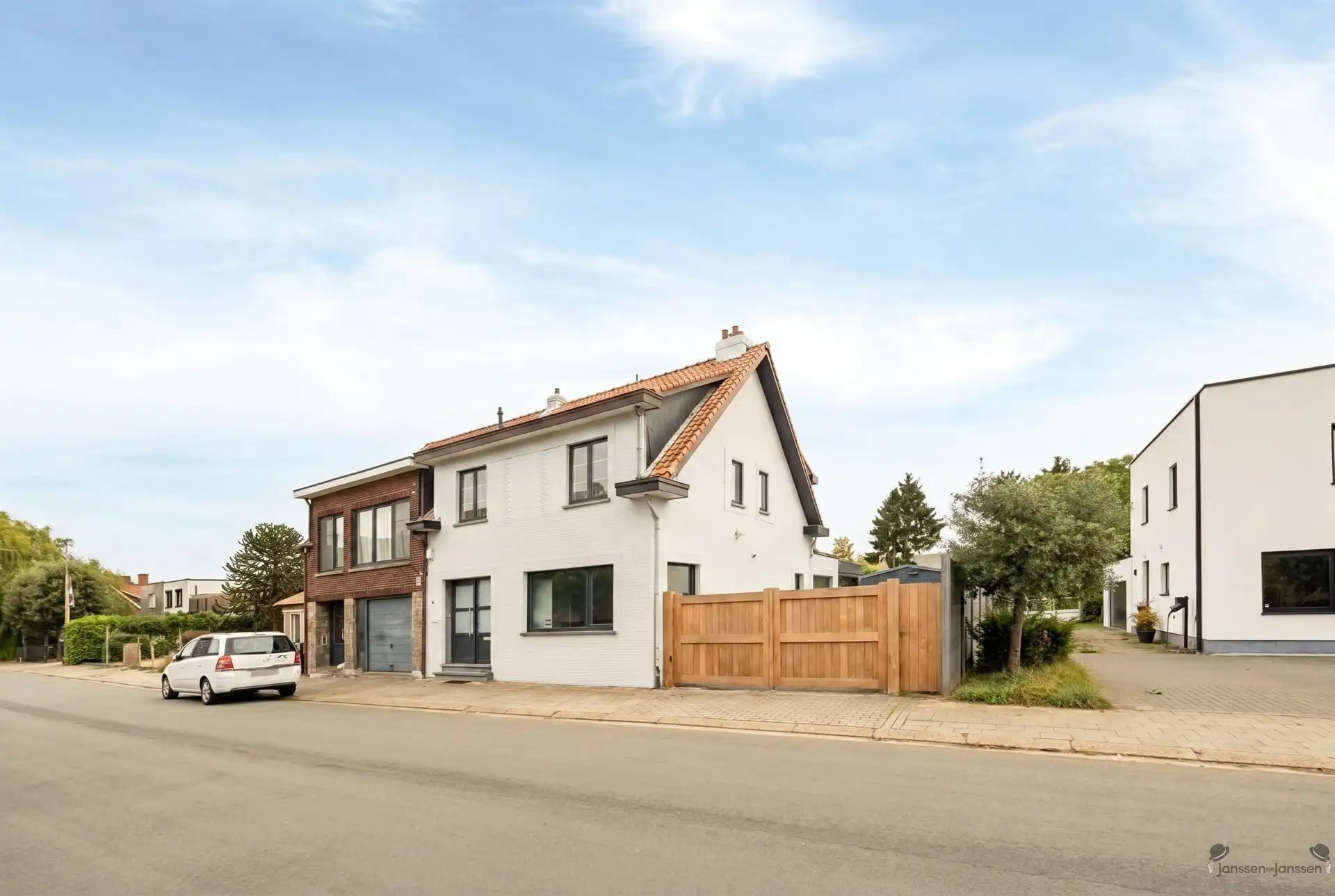 gerenoveerde woning met ruim magazijn  foto 2