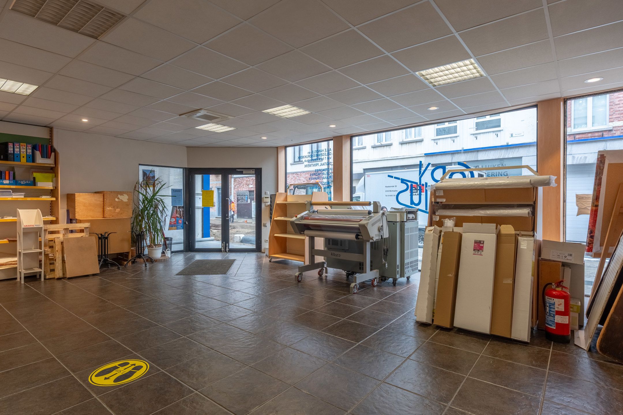 Verrassend ruime handelswoning met bovenliggend appartement. foto 4