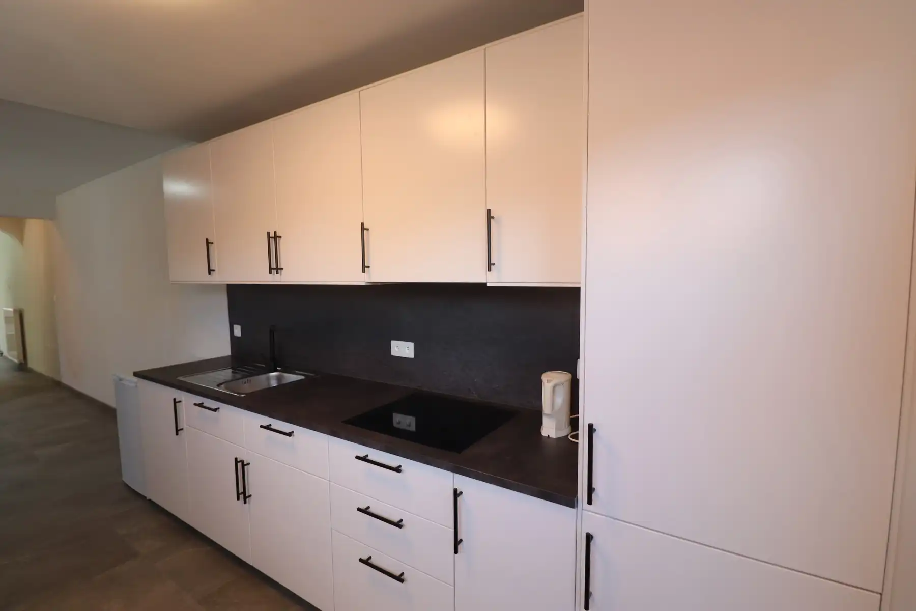 Volledig gerenoveerde woning met stadskoer op een hoekperceel. foto 5